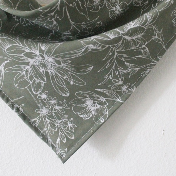 NWT Handmade Floral 18” x 18” Scarf